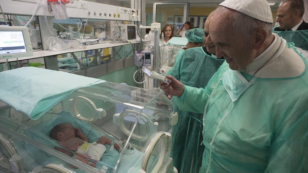 Papa Francisco publica sua Mensagem para o XXX Dia Mundial do Enfermo 