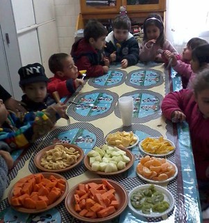 Alimentação saudável quer incentivar às crianças consumirem legumes e frutas