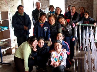 O apoio do Fundo ao Lar visa especialmente qualificar a produção de papéis reciclados na oficina educativa desenvolvida com as meninas atendidas.