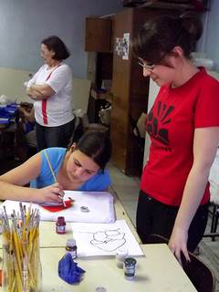 No grupo sao realizadas oficinas de pintura, croche e costura.