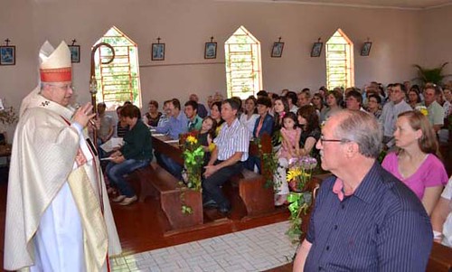 "Sejamos autênticos cristãos para que essa comunidade centenária se mantenha viva na chama da fé por milênios”, incentivou o Arcebispo.