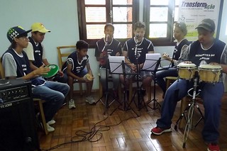 Momento contou com apresentacao do grupo Sementes do Jardim, acompanhado pelo projeto.