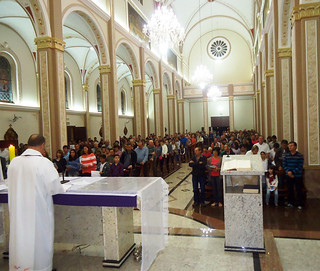 Paróquia ficou repleta de pessoas na abertura do ano catequético.