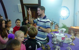 Pe. Diego Tonet assessorou o encontro para a formação de coroinhas.