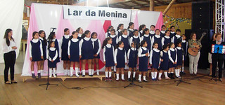 Durante a festa ocorreu apresentação do coral das meninas.